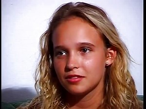 Braungebrannte Teenieblondine bei Casting