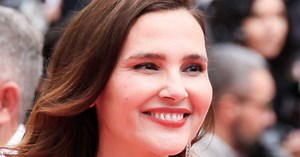 "J'avais 14 ans" : Virginie Ledoyen évoque son premier baiser de cinéma… avec un comédien de 68 ans (ZAPTV)