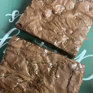 We’ve got plain and caramel brownies for your enjoyment today! They’re the perfect addition to any box! #doughdoughnuts #stocked #dough #baltimoresbest #heart #diablodoughnuts #charmcity #supportsmallbusiness #smallbusiness #doughnuts #diablo #brownies #morethandoughnuts | Diablo Doughnuts | Facebook