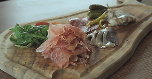 【Figure.58】幻ともいわれるバスク豚“KINTOA”。極上の美味しさをBON APPETIT！