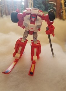 #Transformersmas: The Transformers Holiday Photo Challenge Week One: Winter Sports!