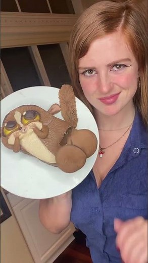 Madagascar inspired cake shaking booty￼🤪￼