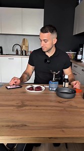 17K views · 74 reactions | 數 Tu nie ma kanibali bo tu nie ma dobrych ludzi. A wątróbkożerców ostrzegamy - to nierozsądne, nawet jak ziomal z tiktoka się z tym nie zgadza. Lepiej zaobserwuj @dietetykanienazartypl i czerp rzetelną wiedzę opartą o badania naukowe z dietetyki 酪 | Dietetyka #NieNaŻarty | Facebook