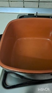 Fagiolini e patate cotti insieme nella quadrotta in terracotta con il coperchio Magic Cooker mantenendo così inalterate le proprietà nutrizionali e risparmiamo tempo, acqua, gas e pentole da lavare | Maria Angela Macrì