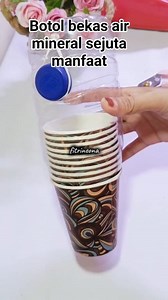 PAPER CUP DISPENSER #tipsandtricks #creativeideas #lifehacks #papercuporganizer #mineralwaterbottlerecycled #daurulangbotolairmineral #idekreatif #plasticrecycled #daurulang #gogreen #papercupdispenser #papercup | Fitri Subekti