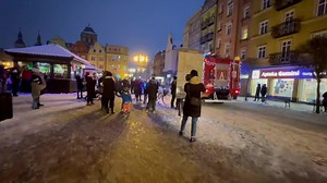 Chojnickie Mikołajki. Taką niespodziankę przygotowali dziś druhowie z Ochotnicza Straż Pożarna w Chojnicach - OSP Chojnice 🎄🚒 | Weekend FM