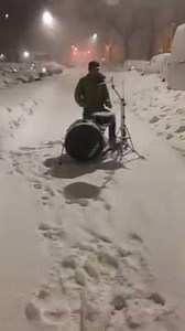 Have you ever played in "unfavorable" weather conditions? Here's Fathi Tabouche from Algiers in New York City playing in the snow! See more fun, inspiring drumming videos from over 100 countries around the world at www.facebook.com/DrumTalkTV/videos and see all our interviews at www.drumtalktv.com | Drum Talk TV
