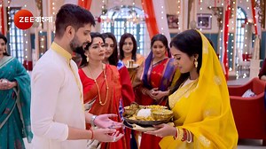 219K views · 8.5K reactions | শুকতারাকে শেষে নতুন নিয়মে রাজি করিয়ে ছাড়ে অভি। #ShuktarakeShesheNotunNiyomeRaajiKoriyeChhareAbhi #Uma https://zee5.onelink.me/RlQq/fbDownloadZEE5App "দেখুন #Uma সোম - রবি @7.00pm শুধুমাত্র #ZeeBangla আর #Zee5 অ্যাপে যে কোন সময়, যে কোন জায়গায়।" | Zee Bangla | Facebook