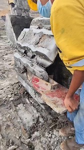 Install tool Scrapper for cleaning undercarriage excavator #fyp #viral #jangkauan #mining | Ekoari Setioko Saputro