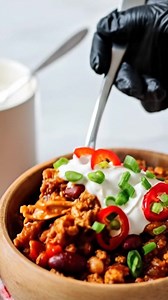 🥣 Homemade Weight Watchers Zero Point Turkey Chili A hearty, filling, and flavorful chili that’s 0 Points on the Weight Watchers plan (when made as written). Packed with lean protein, beans, and veggies — perfect for meal prep! 🛒 Ingredients (Serves 6–8) 1 lb (450g) 99% fat-free ground turkey 1 small onion, diced 3 cloves garlic, minced 1 bell pepper, diced (any color) 1 zucchini, diced (optional but adds volume) 1 can (15 oz) kidney beans, drained & rinsed 1 can (15 oz) black beans, drained &