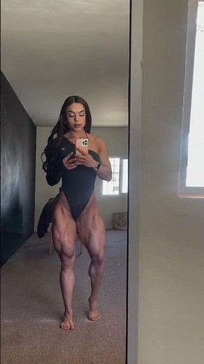 Insane Quad Muscles! Female Bodybuilding Posing Goals