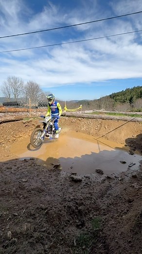 My mecanic 🥥 is a camera guy who is not afraid to get dirty for thr sake of a good video.😀💦 🇧🇬| #kabakchiev23 | @sherco_racing_factory 🔷 . #HardEnduro #Sherco #SE300 #Raven | Teodor Kabakchiev