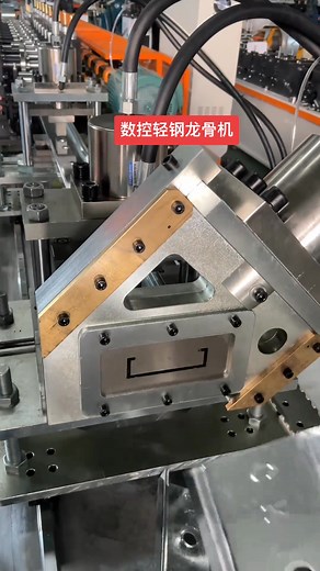 Roll forming machines aren't a one-size-fits-all solution! We'll meet your customized needs. The requirements for roll forming machines vary widely across industries and production lines. How can we rely on a single, standardized machine? We specialize in custom roll forming machine services. We can tailor production solutions based on the profile cross-section you need to process (such as C-section steel, Z-section steel, roof tile and wall panel machines, photovoltaic mounting equipment, rolli