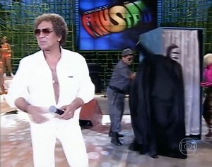 No topo das paradas com o disco "Grandes Sucessos Ao Vivo", Reginaldo Rossi era disputado por todos os programas de auditório. Relembre esta participação do Rei do Brega no Domingão do Faustão, cantando "o maior sucesso da temporada" no ano 2000. #TBT | Reginaldo Rossi