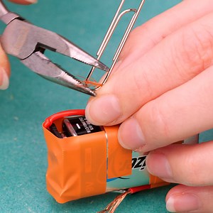How to make lighter out of battery | Handy Panda