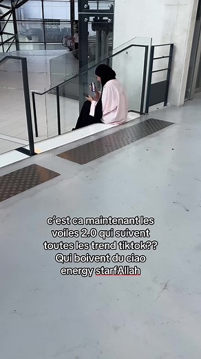 StarfAllah boit Ciao Energy au lieu de l'eau Zamzam?