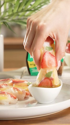 Roll into a sweet state of mind with these dreamy dessert spring rolls! ☀️ Honey-lime kissed strawberries, juicy mango, and Sun Tropics Coconut Milk Rice Pudding, all wrapped up for a quick and tasty treat. 襤 #SunTropics #springrolls #snacktime #snackbreak #coconutmilk #ricepudding #meijer #gianteagle #raleys | Sun Tropics | Facebook