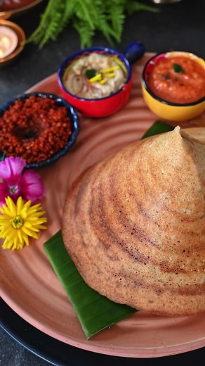 Healthy Oats Dosa — crisped to golden brown perfection, this healthy dosa is a super simple breakfast that’s both nutritious and easy on the stomach! Made with two types of lentils and steel cut oats as the main base, pair this with roasted red pepper chutney, podi powder, fresh coconut chutney and sambhar for the ultimate start to your morning! 💕 Recipe ==> https://naturallynidhi.com/healthy-oats-dosa/ #oats #dosa #breakfast #tiffin #vegetarian #naturallynidhi #easyrecipes | Naturally Nidhi