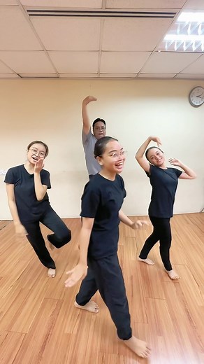 29K views · 850 reactions | Bunga Anggerik with the girls. @_farahkhayra_ @syafiqaherdna_ @maiic._ . ️: @rojerkajol_official @0rkesmelayurojer : @alepkopter #KOREOGRAFee | Fairuz Fee Tauhid | Facebook