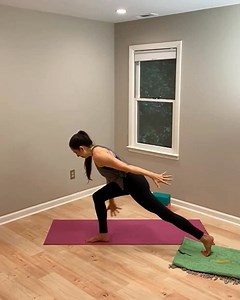 This is one of my favorite ways to incorporate a yoga blanket into my practice: sliding work that challenges our control! If I step back from the front of my mat the usual way we do in yoga by sweeping my leg back behind me through space without thinking about it very much and then landing my foot on the floor, this is just fine and dandy and I’m a fan of it for sure 😀, but it’s a transition that mostly relies on momentum. If I float my leg back through the air, but if I move slowly and with co