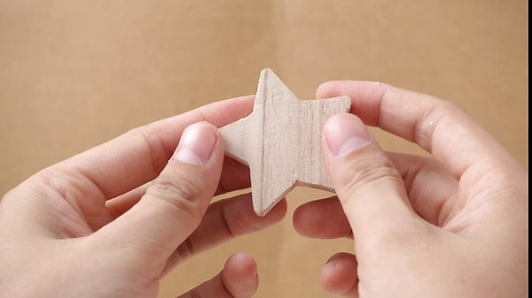 Amazon.com: Soaoo 40 Pcs Christmas Wooden Star Ornaments 2 Inches Wood Stars Xmas Crafts Vintage Star Christmas Tree Hanging Ornaments with Rope Wooden Star Cutouts for Christmas Holiday Party Decorations : Home & Kitchen