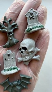 18 Halloween Fondant Cupcake Toppers: Tombs, Bats, Tree Houses - Etsy Canada
