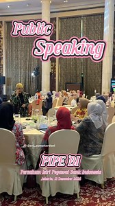 ETIKA dlm Public Speaking adalah : BERBICARA dengan BAIK DAN BENAR di depan publik dengan memghargai pendengar dan menguunakan bahasa yg SOPAN Jadi ketrampilan ini bukan hanya jago berbicara, tetapi lebih memiliki nilai2 ketika berbicara yang bisa dilihat dari pemilihan kata2, pemakaian nada suara, dan bagaimana bahasa tubuhnya dapat menunjukkan kesopan dan beradab. Bersama : PIPEBI (Persatuan Istri Pegawai Bank Indonesia) “PUBLIC SPEAKING” Jakarta, 13 Desember 2024 #salam3sp #salamsenyumsangpen