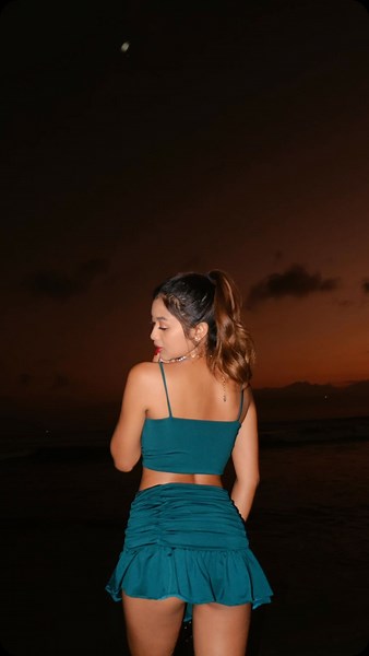 Intan Cules on Instagram: "The sunset is beautiful isn’t it ? ________ #sunsetphotography #sunsetcaptures #sunsetbeach #balisunset #photoshootideas"