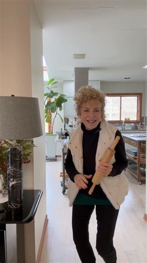 Is anyone feeling like this is a week of Sundays? Whether you're enjoying lots of movie nights in, or fireside snuggles, you still need something yummy (and do-ahead), to eat. Homemade Stromboli is basically just pizza rolled, baked and sliced and less messy! Happy to share the recipe with you 😉 | WHISK and DINE