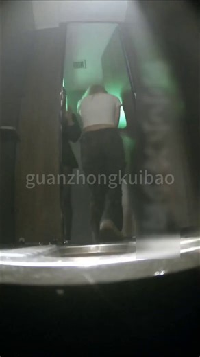 RT @exorohyst: 必看极品黑丝华伦天奴喝多了刚喷完就被人强行插到高潮(厕拍视频完整版在主页)