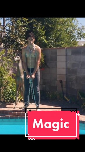 Underwater Chain Escape #magic #magician #houdini #escapeartist