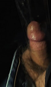 Hands-free jacking pump sucks the cock to full size