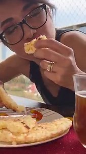 368K views · 11K reactions | Lo que más estira con la lluvia☔️ Mbeju con cocido襤 *Ingredientes: .500 gr. Almidón de mandioca Mickey Paraguay .1 cdita. sal Mickey .50 gr. Manteca Lácteos TREBOL .150 gr. Queso Paraguay trébol .1 taza leche trébol .c/n aceite la reina ContiParaguay (para la paila) Cocinamos a fuego lento apretando solo los bordes y a disfrutar con un delicioso cocido quemado | Emi Baez | Facebook