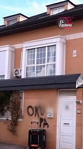 48K views · 3K reactions | Jesús y María deciden comprarse una casa para poder cuidar de su hija. La casa estaba vacía pero al mudarse, se encuentran con la sorpresa: 9 personas okupando la casa. #okupas #hija #padres | El tiempo justo | Facebook