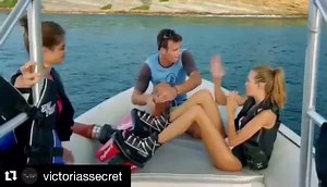Mondays 󾌴 | Josephine Skriver