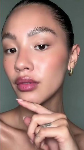 The Fenty Flex: Glazed Cranberry Lips Makeup Tutorial 🍇🪩🤩 #fentybeauty #beauty #makeuplooks