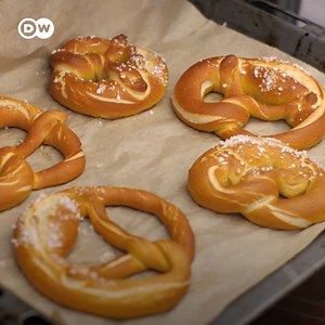 2.8K views · 258 reactions | Salty on the outside, fluffy on the inside. This is the perfect pretzel. We show you how you can easily make the German pretzel yourself. And by the way, both Bavaria and Baden-Württemberg claim to be the birthplace of the pretzel. German-speaking emigrants brought the pretzel to the USA. Today, #NationalPretzelDay is being celebrated there. | DW Travel | Facebook