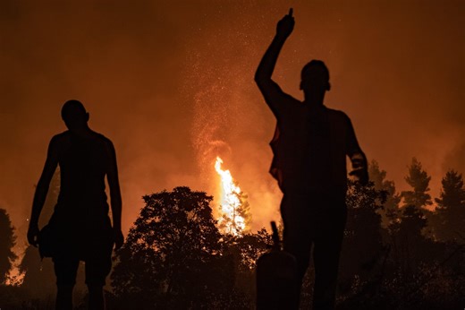 Forest Fire in Eastern Evia, Greece, Rages for Second Day - GreekReporter.com