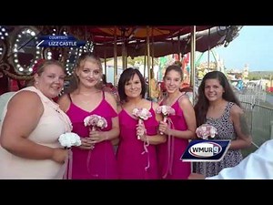 Couples weds at carousel