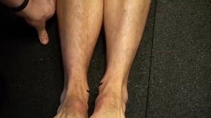 Short Leg Syndrome! Is one of your legs longer? Are your hips uneven?? This week we will be going over how to level out your hips to help reduce knee, hip, back, and neck pain! If your leg length is off by several millimeters or centimeters, the rest of the body will compensate by trying to keep your eyes level with the ground. If one leg is shorter… your torso will shift, one shoulder will drop, and your head will side bend… it’s a gnarly chain reaction! #shortlegsyndrome #unevenhips #moveu | M