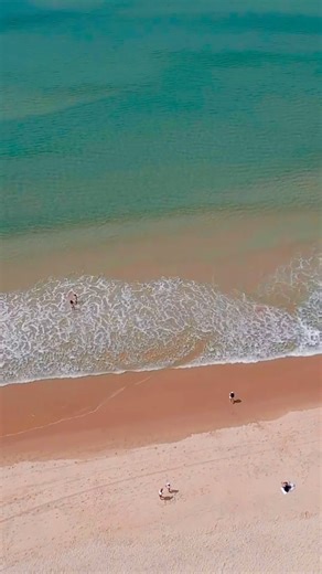 Today's weather and this beach: name a better duo. ☀️ — O clima de hoje e esta praia: atreve-te a fazer uma combinação melhor. ☀️ #VisitLisboa www.visitlisboa.com/ 📍 Arrábida 📷 @mickaelbm | Visit Lisboa