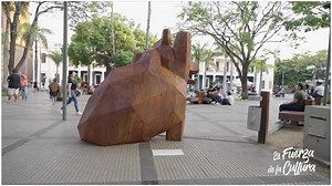 Abuela. Madre. Hija. Hermana. Apasionada. Trabajadora. Luchadora. Visionaria. Ellas generan vidas. Ellas cambian vidas. Ellas son el motor de Santa Cruz. ¡Feliz Día de la Mujer Cruceña! | Secretaría Municipal de Cultura y Turismo