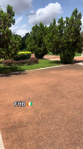 Visite maison FHB à Daoukro : la terrasse de Bédié et le château FHB