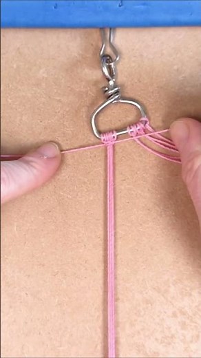Discover the “Hyllam” macrame key ring! 💕