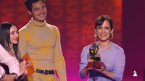 ¡Felicidades! Julieta Venegas, Mejor Álbum Vocal Pop 🎶👏👏👏 #LatinGRAMMY | Latin GRAMMYs