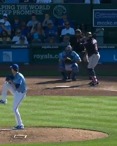 ALEX GORDON! WHAT A CATCH! OUTSTANDING grab in left to keep the Kansas City Royals in the lead over the Cleveland Indians on FS1. #MLBonFS1 #CLEvsKC | MLB on FOX