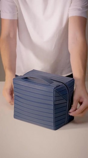 🔥 Built to fold open for full visibility of your toiletries, finished with a handle to keep traveling effortless.#makeupbag | Onadjoin e