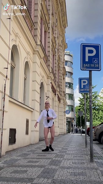 Behind the scenes vs final shot with incredible @Sabina Daniela Bažan 🔥#photoshoot #photography #photographer #ballet #prague #praha #art #bts #behindthescenes #beforeafter #photo #creativephotography #czechrepublic #photomagic #phototrick