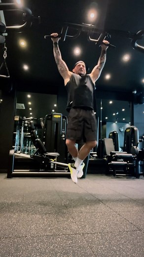 Bobby Rich on Instagram: "Push, pull, pull, twist and done ☑️ Bench press Pull-ups RDL’s Cable rotation"