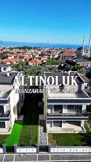 Hayallerinize ışık tutuyoruz ®️ İlan No: 176 Balıkesir / Altınoluk GENİŞ BAHÇELİ TRIPLEX VİLLALAR • 3 Oda 1 Salon • Ayrı Mutfak / BOSCH Ankastre Set • Ebeveyn banyosu dahil toplam 3 Banyo / WC • Geniş deniz ve dağ manzaralı teras • Denize 1 km mesafede • Doğanın içinde, huzurlu bir konum Doğa ile iç içe, ferah yaşam alanlarına sahip bu özel villalarda ayrıcalıklı bir yaşam sizleri bekliyor. Detaylı bilgi ve yerinde görmek için lütfen bizimle iletişime geçiniz. İlginize teşekkür ederiz. #altınolu
